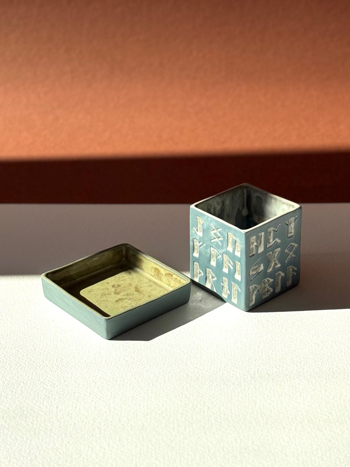 Flowerpot Futhark #10