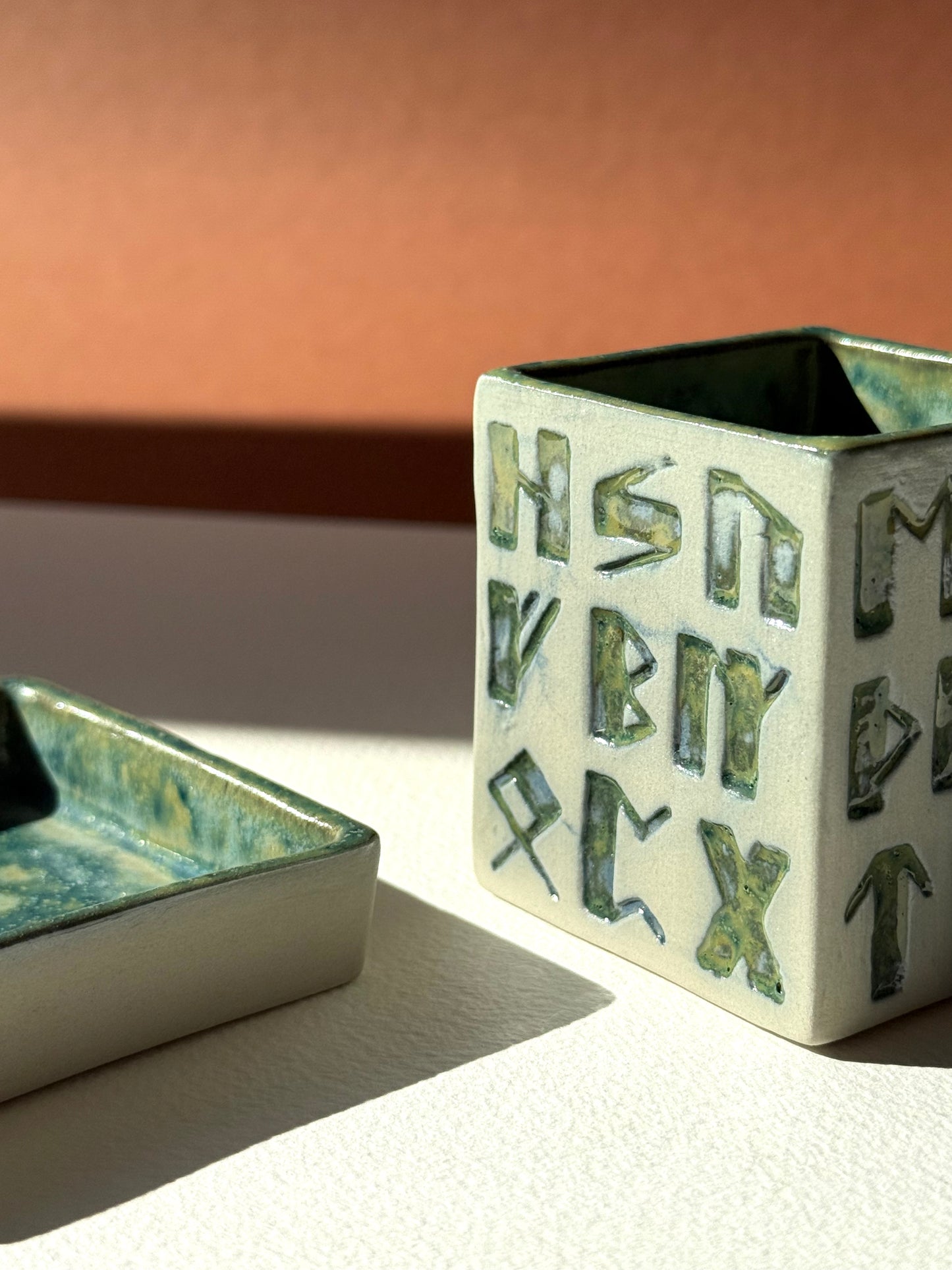 Flowerpot Futhark #12