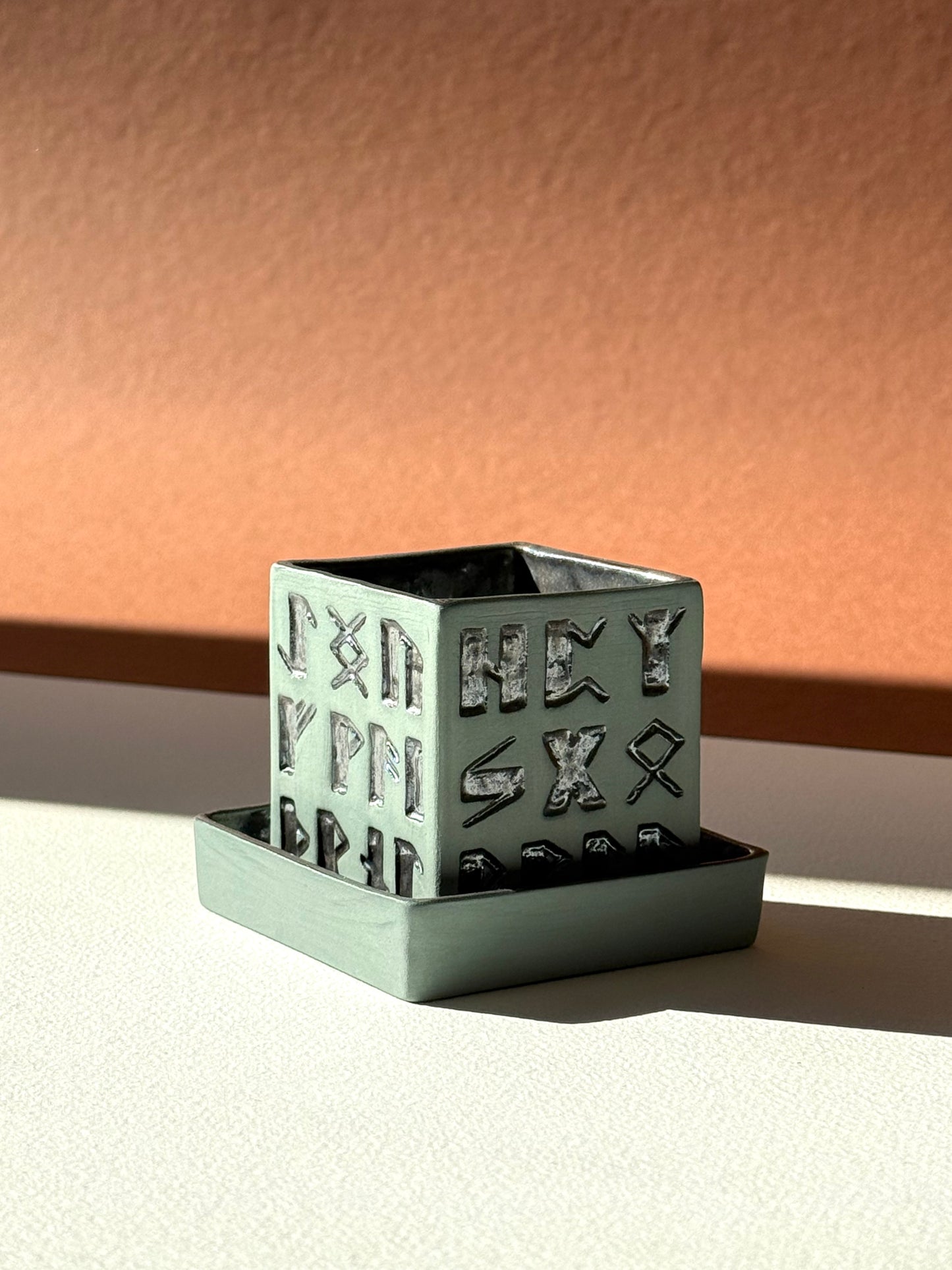 Flowerpot Futhark #13