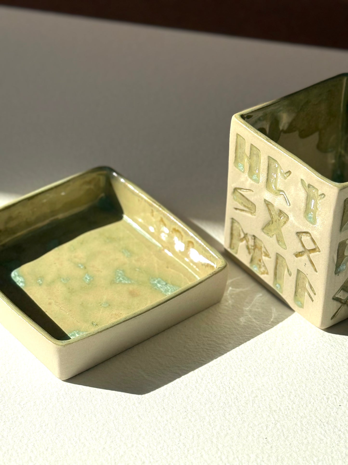 Flowerpot Futhark #14