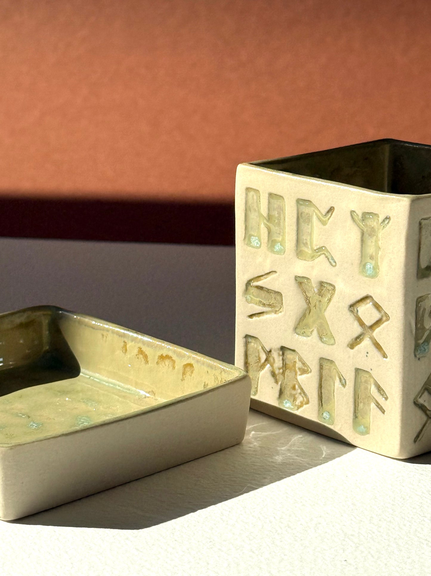 Flowerpot Futhark #14