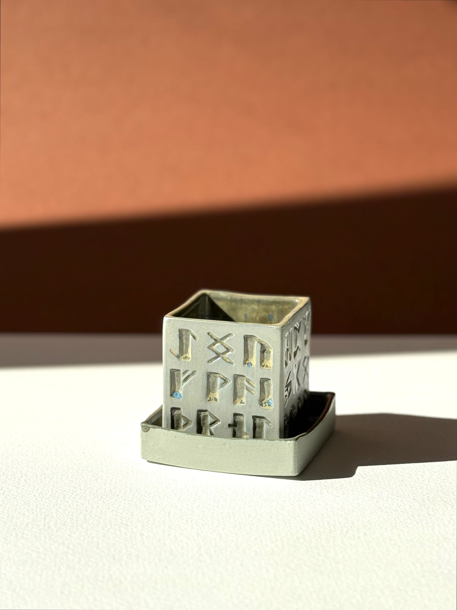 Flowerpot Futhark #1