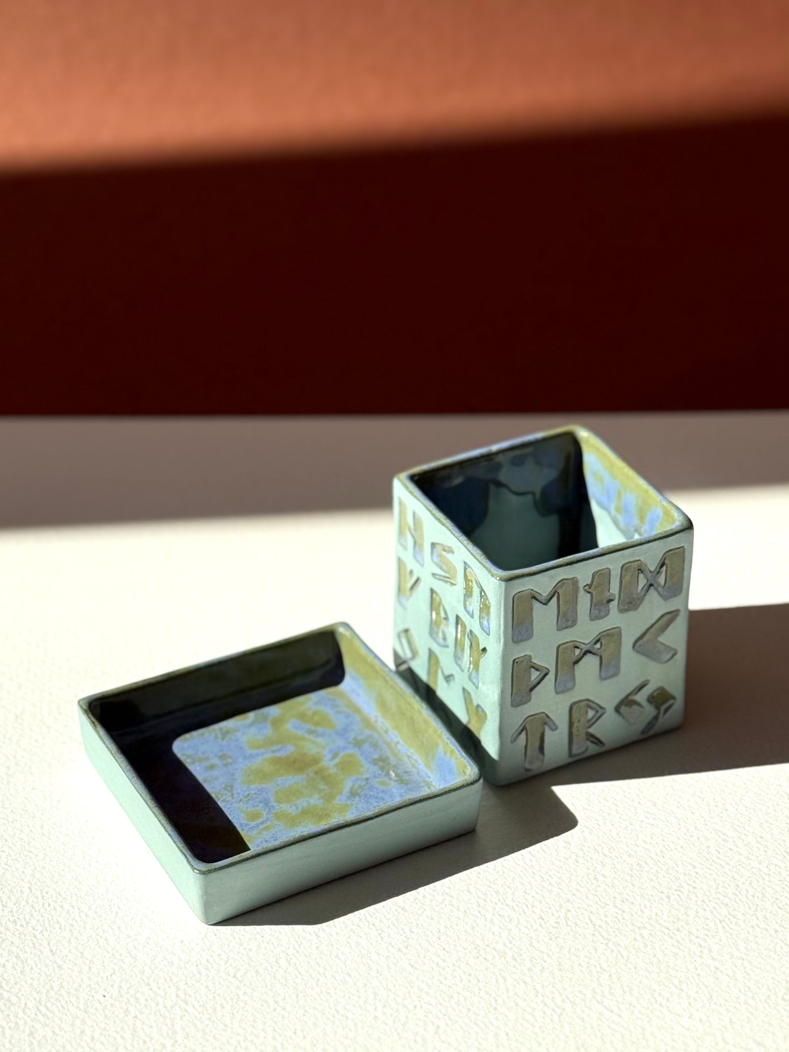 Flowerpot Futhark #5