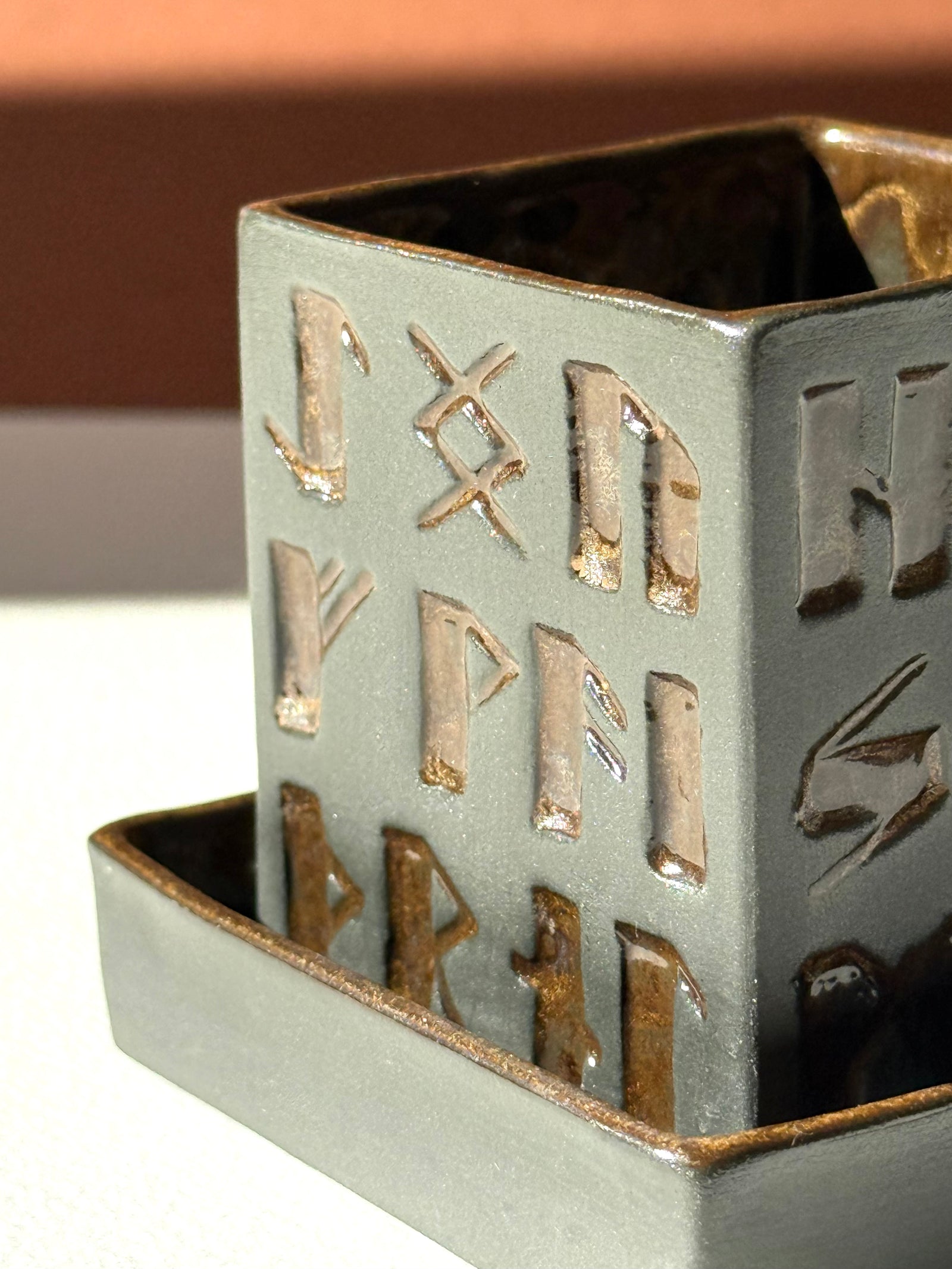 Flowerpot Futhark #7