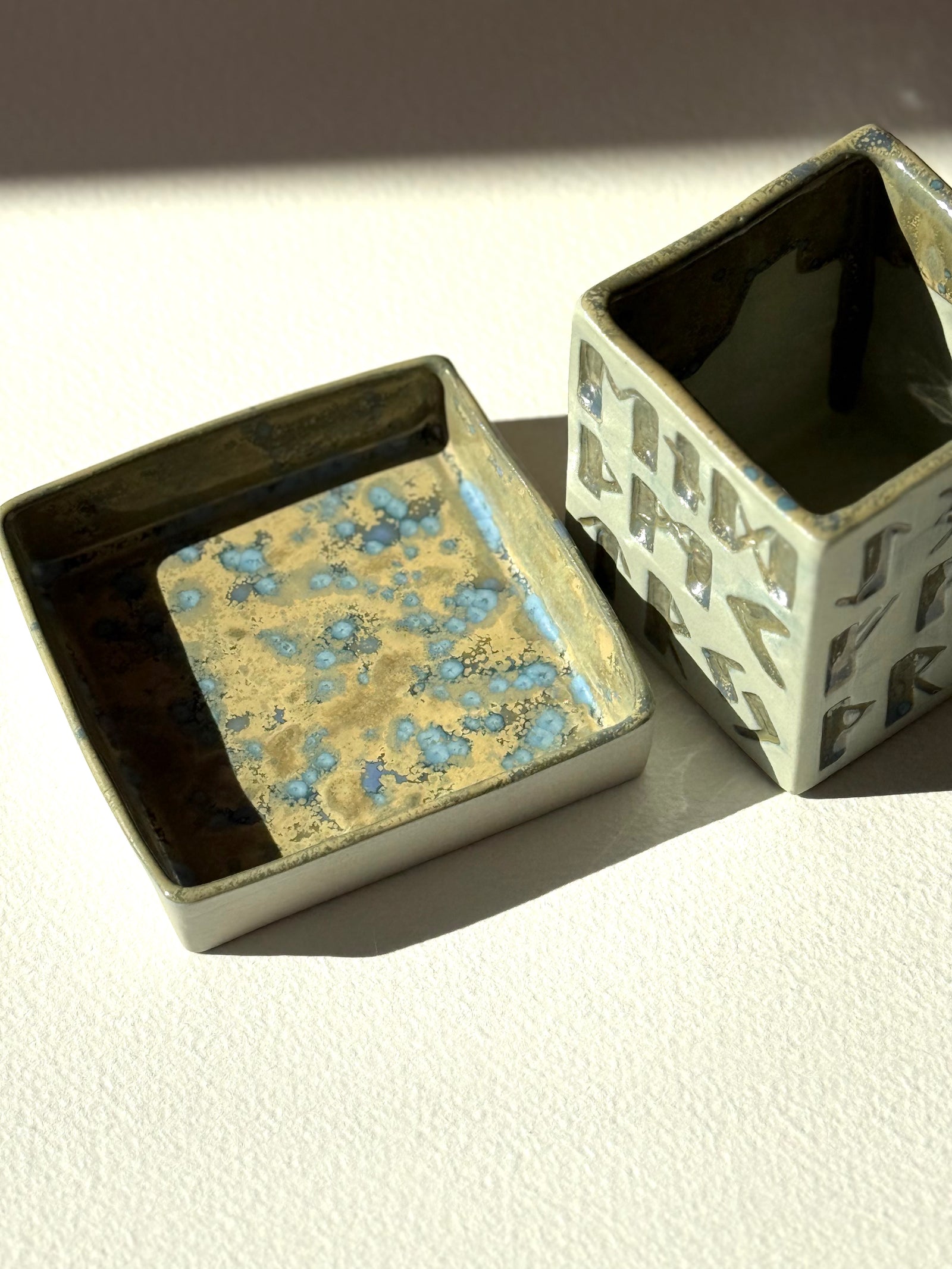 Flowerpot Futhark #8