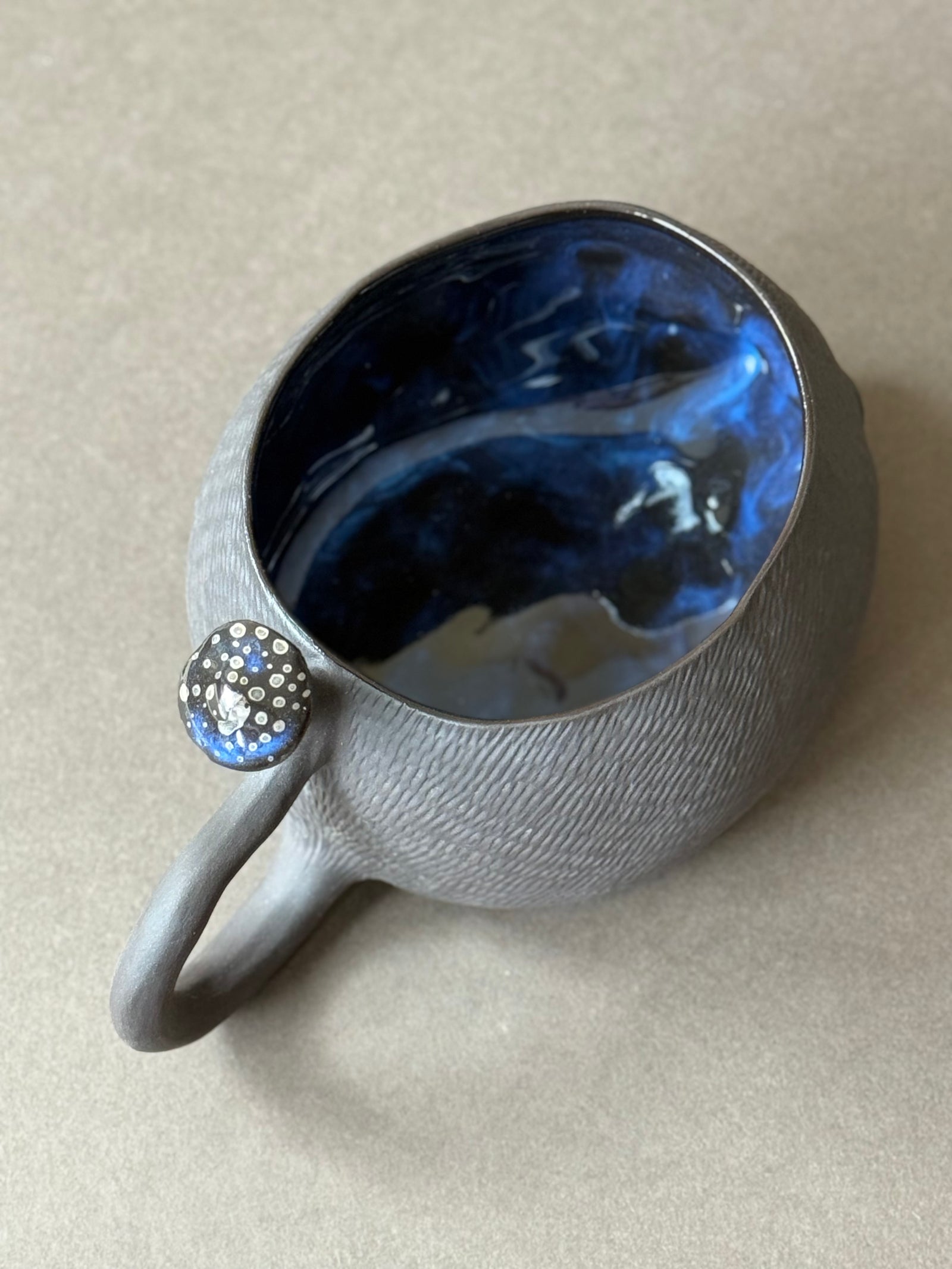 Semi-porcelain Hedgehog with platinum