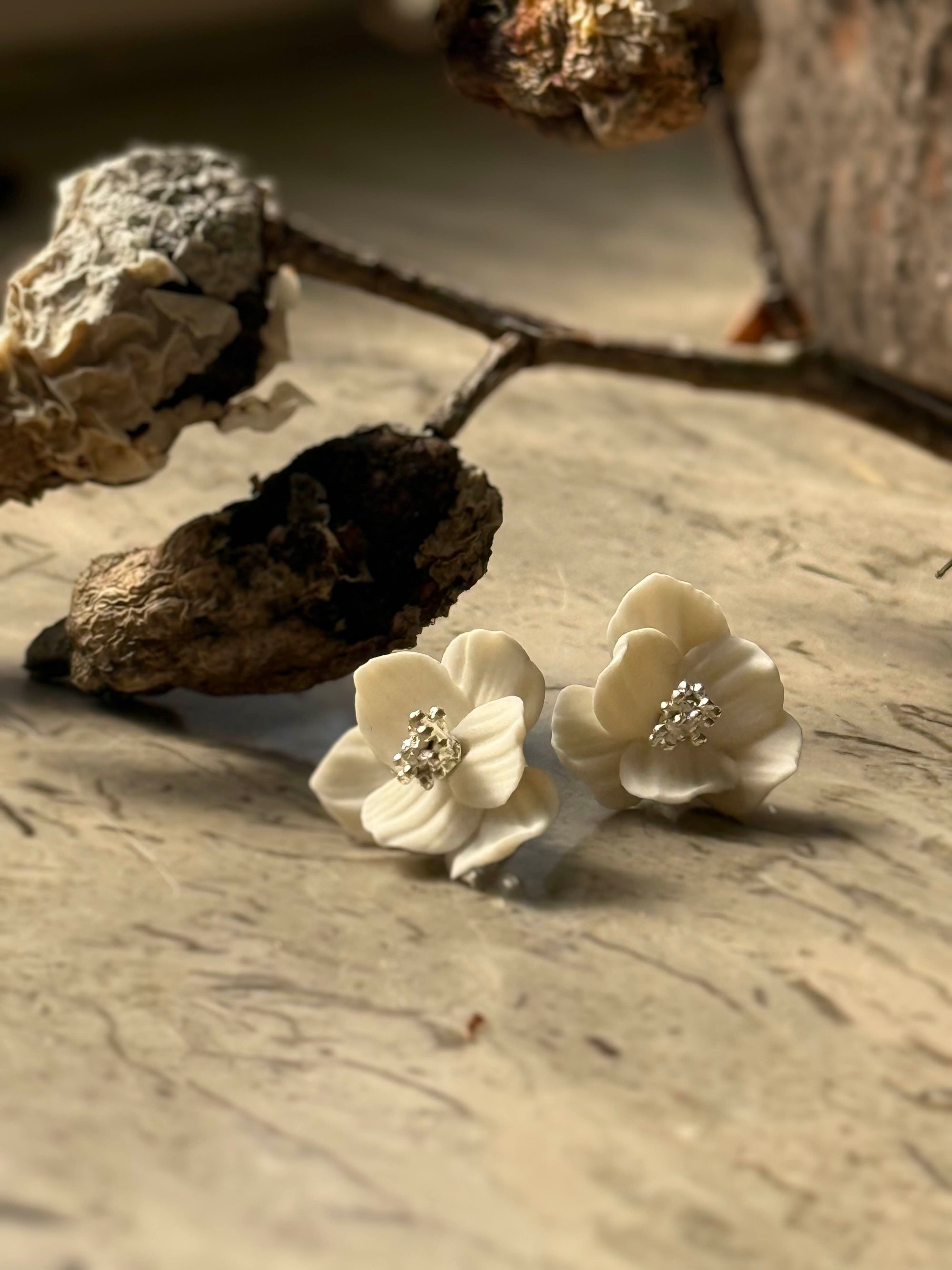 Porcelain flowers by Vorona.Gallery